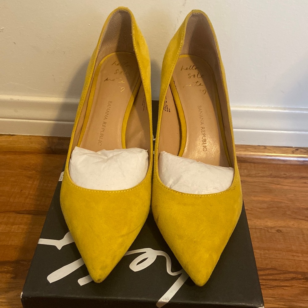 Banana Republic Yellow Pointed Heels